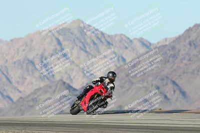 media/Dec-01-2025-Moto Forza (Mon) [[2daa91e15f]]/3-Beginner Group/Session 4 Turn 9/